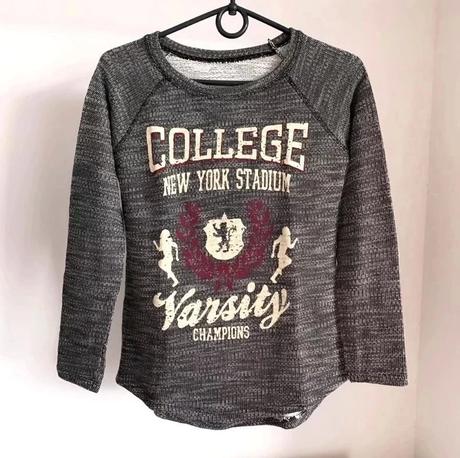 Šedý svetřík s potiskem, s