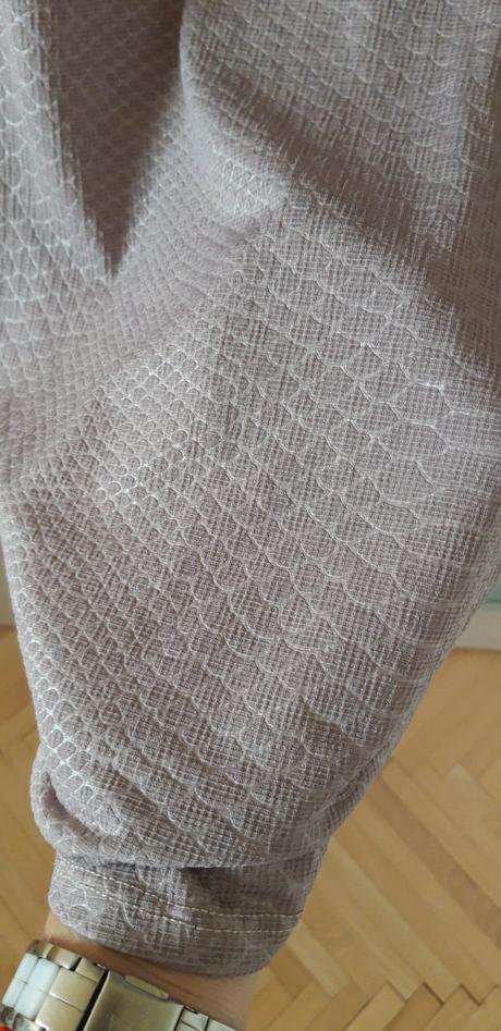 Zaujímavé šaty, s