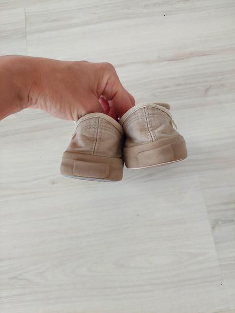 Béžové/bledohnedé cvičky, 27