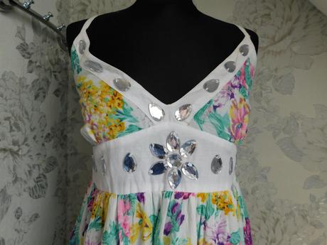 Velmi pekne letne šaty, 40 / l