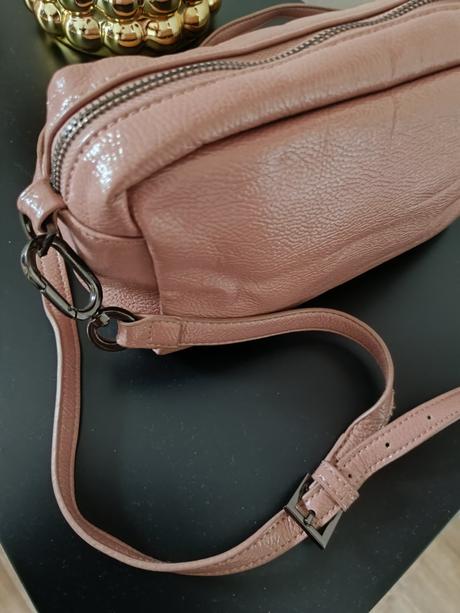 Menšia kabelka, reserved