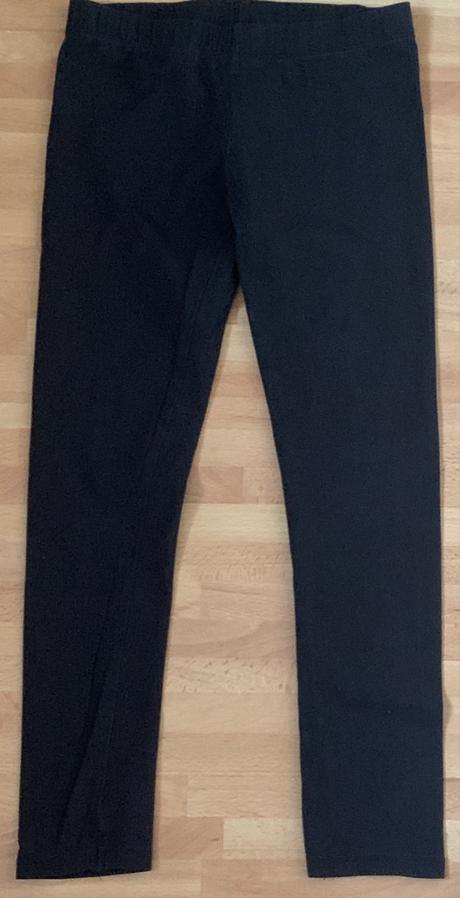 Inextenso čierne legíny, in extenso,134