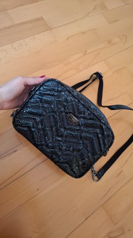 Crossbody kabelka s hadim vzorom, 