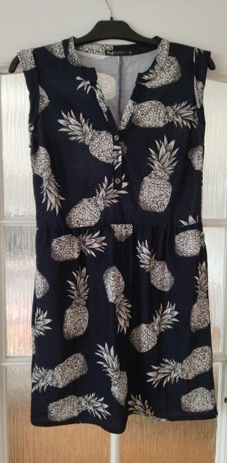 Ananásové šaty, m
