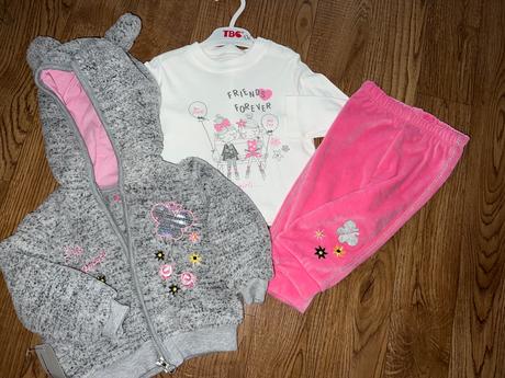 Tricko , teplaky a svetrik, 86