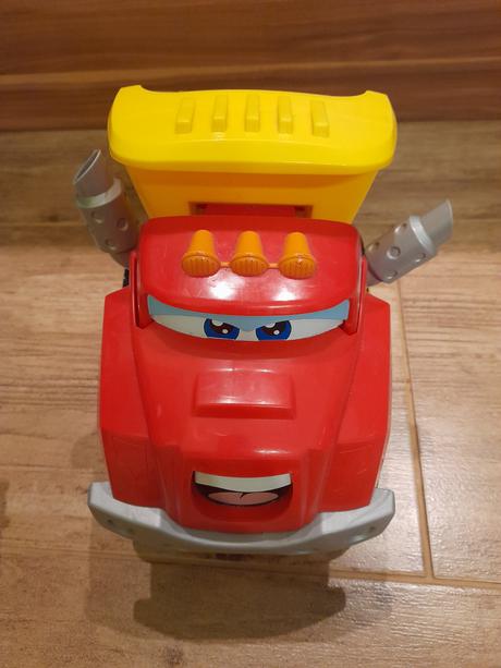 Prevalujúci sa chuck hasbro tonka, 