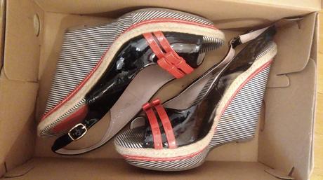 Sandale na plnom opatku, 40