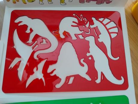 Obťahovanie šablón,vystrihovačka dinosaury,