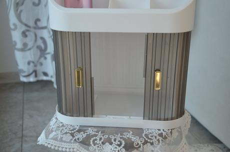 Organizér na kozmetiku,