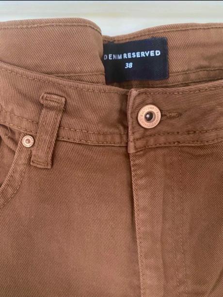 Hnedé gate, reserved,38