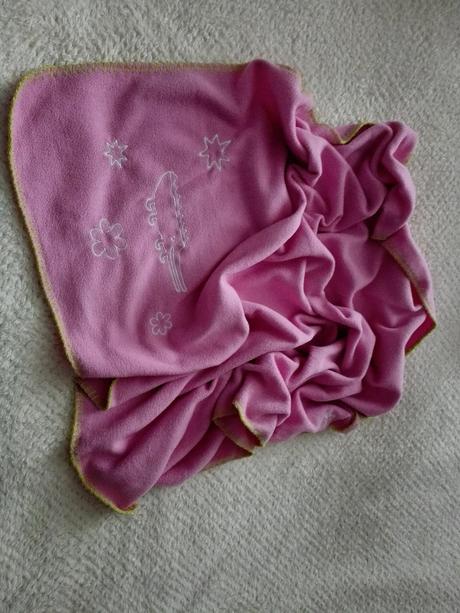 Ruzova makucka deka,