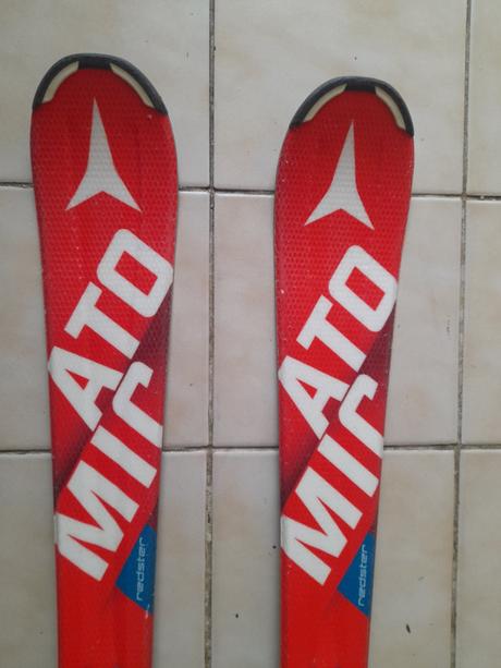 Červené lyže atomic xt 115, atomic,110-119 cm