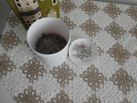 Špendlíky kovová hlavička 700 g,, 