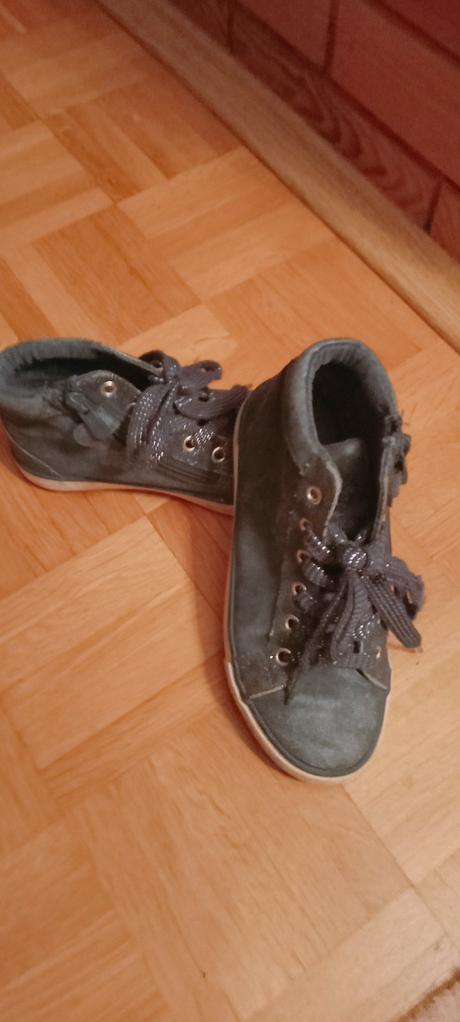 Trblietavé tenisky, 31