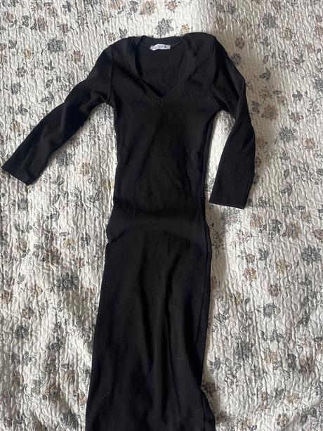 Elegantné obtiahnuté šaty, m