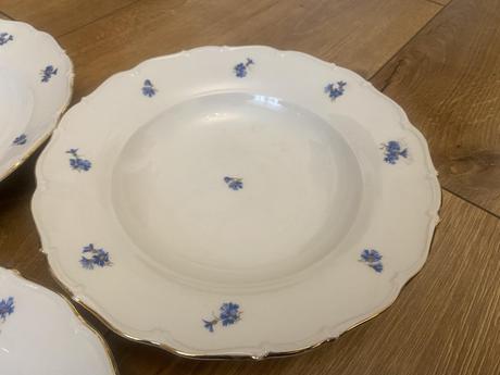 Hlboké taniere s kvetinovým vzorom, 