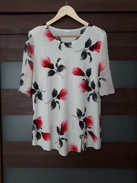 Kvetovaná blúzka, 42