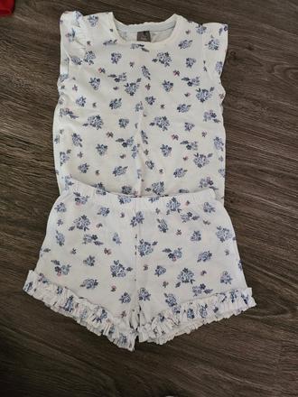 Nežné kvietkové pyžamo, 104