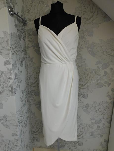Kvalitne velmi pekne šaty, 38