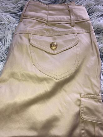 Šortky zlatej farby, s