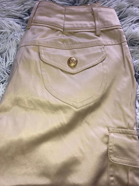 Šortky zlatej farby, s