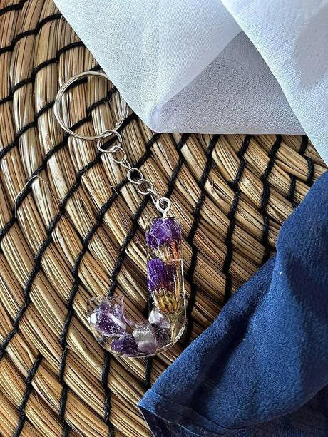 Ručne vyrobené živicové kľúčenky, 