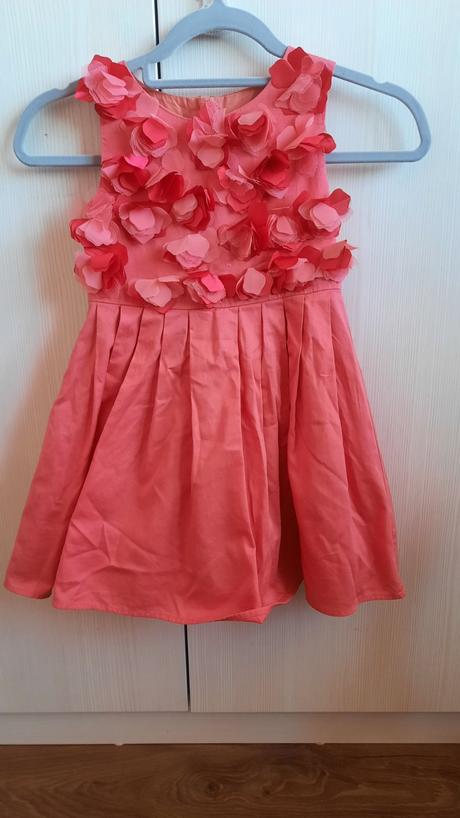 Šaty s kvietkami, 122