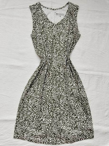 Šaty vzorované biela/olivová, bonprix,40