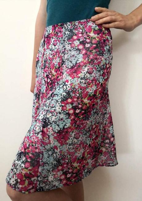 Kvietkovaná sukňa, s