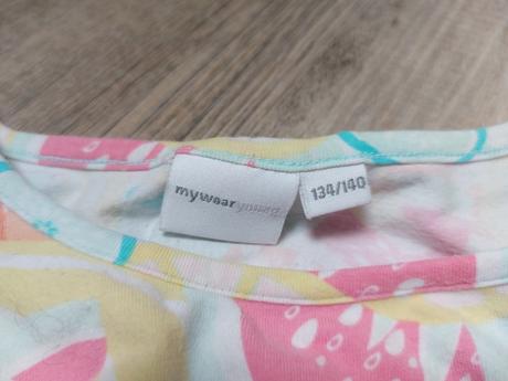 Šaty v pastelových farbách, 140