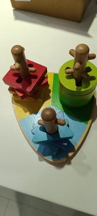 Drevená nasadzovacia hra tvary vertbaudet, 