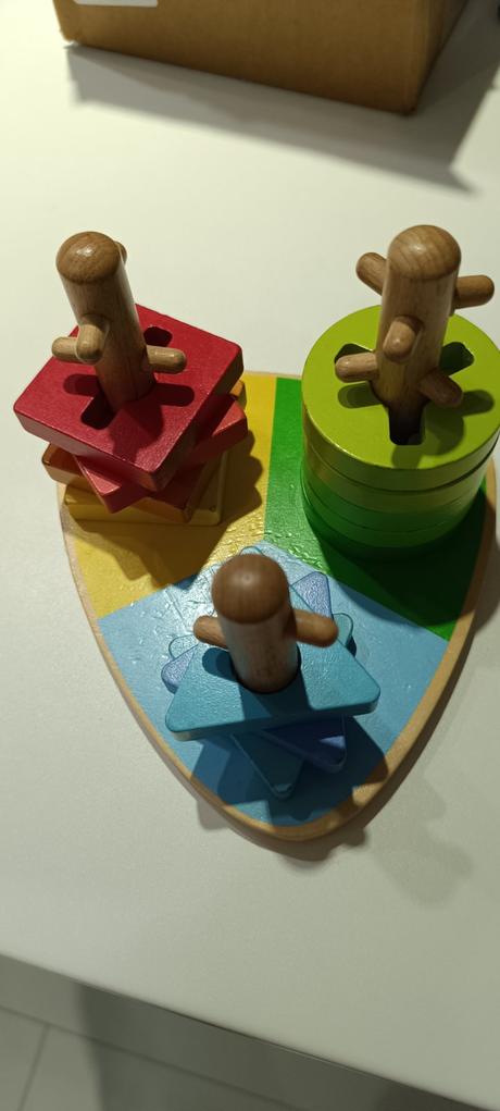 Drevená nasadzovacia hra tvary vertbaudet, 