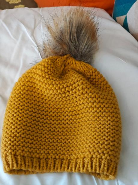 Príjemná dámska pletená čapica, m