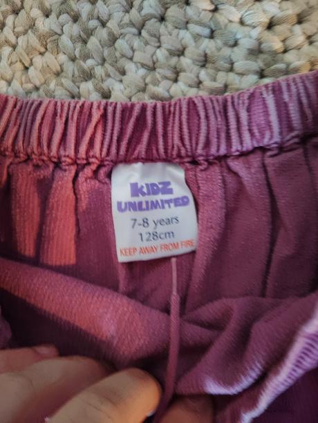 Menčestrová suknička, 128