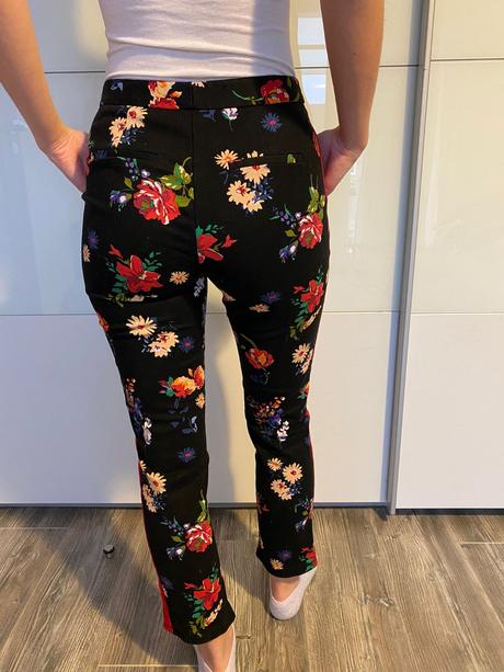 Kvetinkové nohavice, stradivarius,36