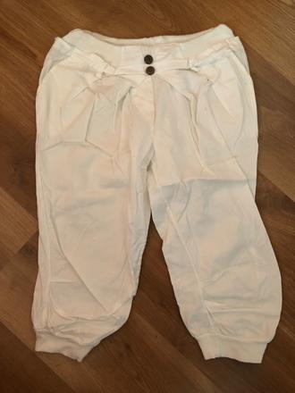 Tristvrtove nohavice, l