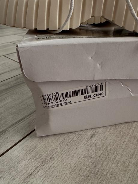 Holografické čižmy shein, 40