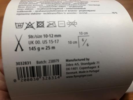 Textilny material ma pltenie a macrame, 