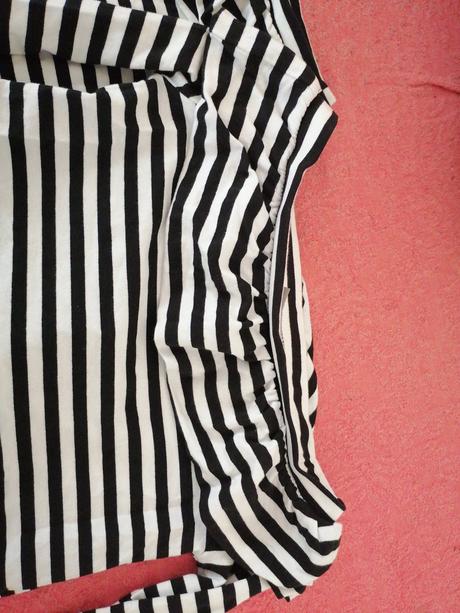 Pásikavé tričká, 146