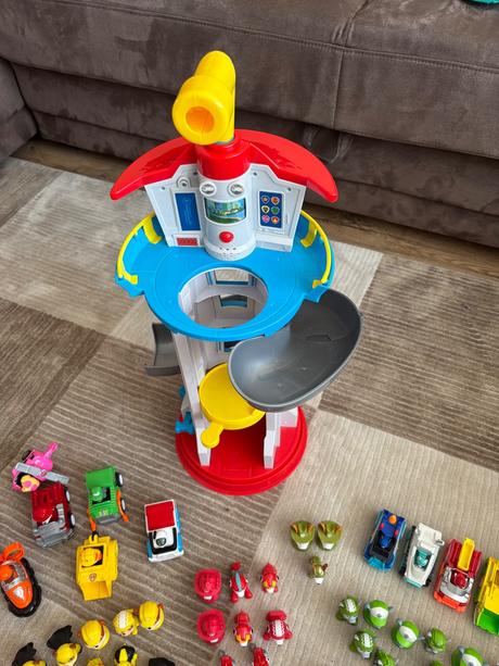 Predám paw patrol vežu s autami a postavičkami, 
