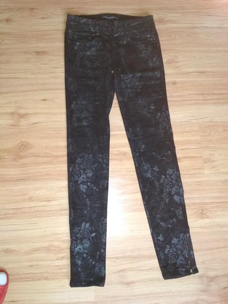 Nohavice s kvetmi, 34