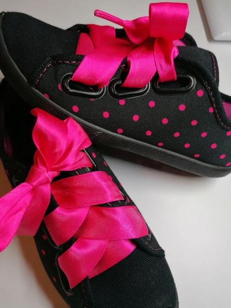 Plátenky so stuhou, 33