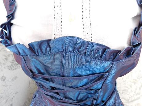 Pekny kvalitny dirndl kroj, 38