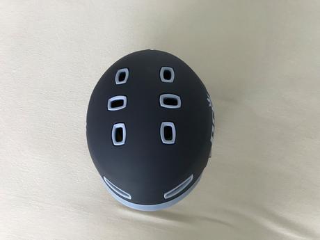 Lyziarska prilba pret lyric, s