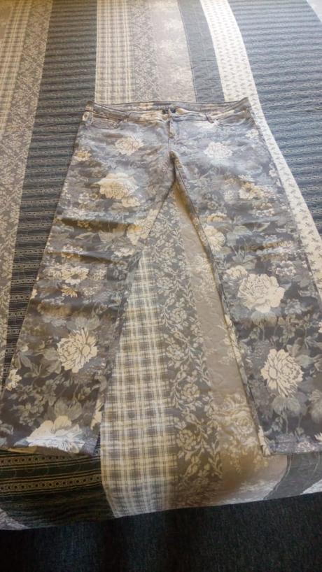 Rifle s kvetinkami, 44