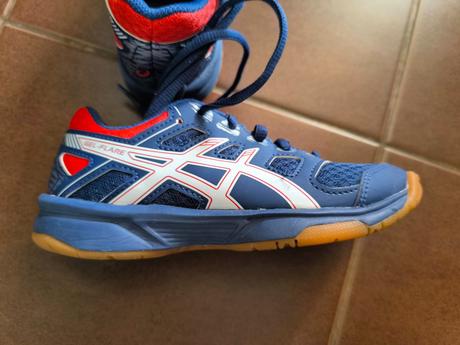 Tenisky - halovky, asics,33