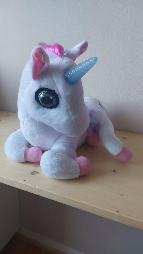 Luna - interaktivny jednorožec,