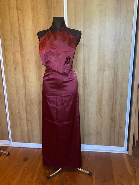 Bordové spoločenské šaty (korzet + sukna), s