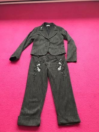 Vyšívaný kostým 36, m