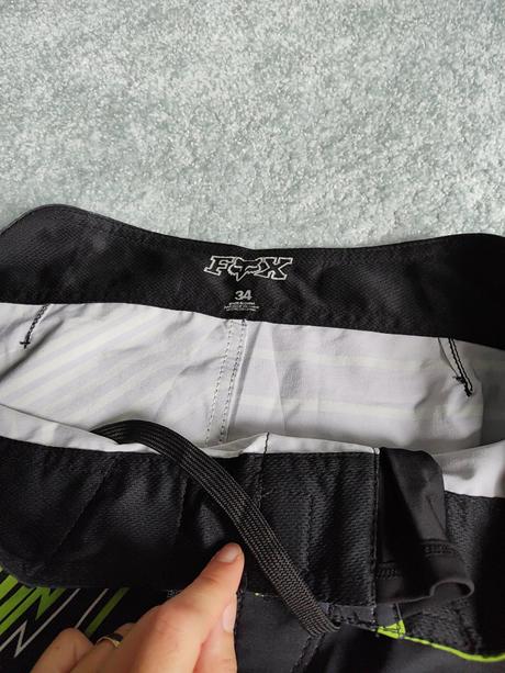 Pánske kraťasy, 34